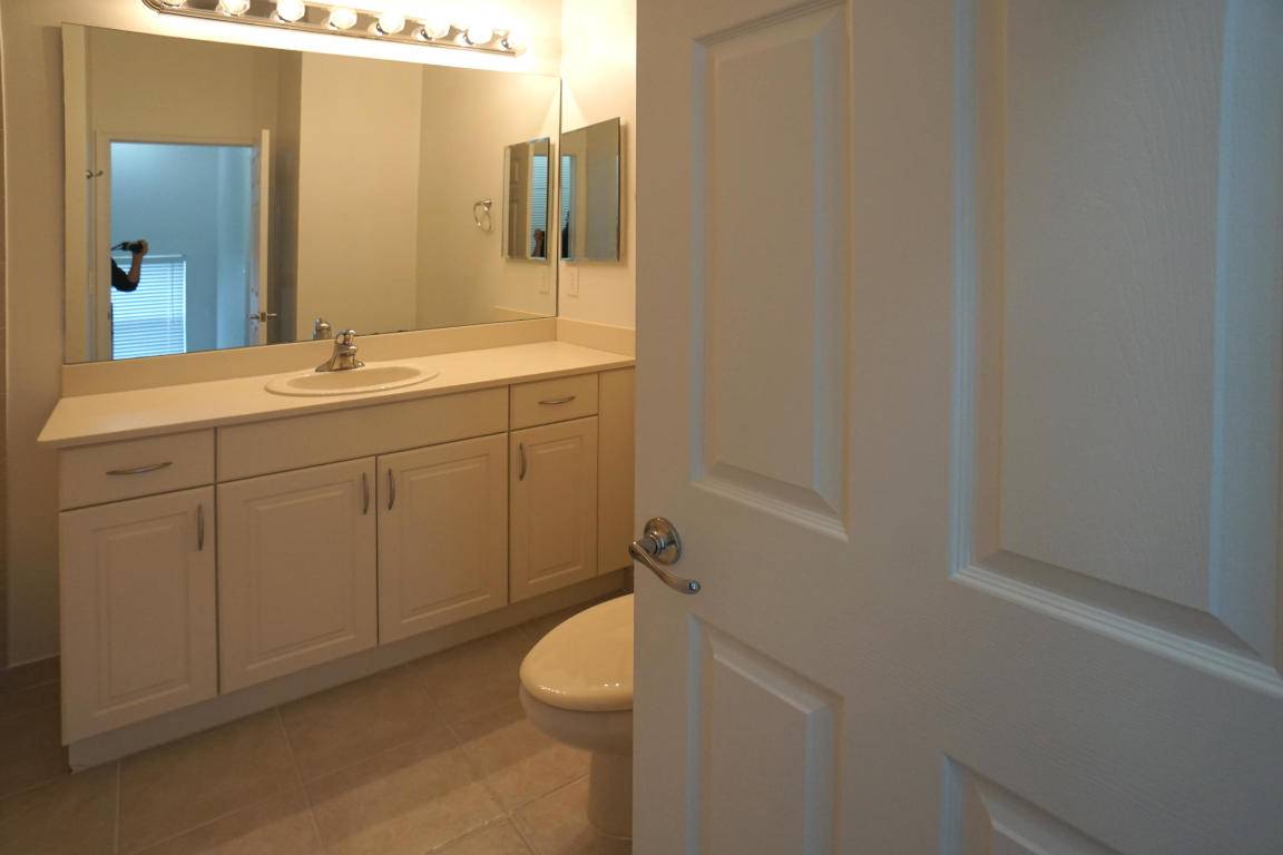 $1675 / 3br – 1396ft2 – LINKS @ EMERALD DUNES GATED COMMUNITY 3/2.5 TOWNHOUSE FOR RENT!! (West Palm Beach)