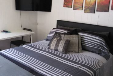 $45 ROOM/RENT. PVT BATH & PVT ENTRANCE. DAILY OR WEEKLY. $45 (Fort Lauderdale)