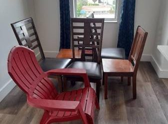 Free Chairs!! Good shape, just need cleaned up. (Fort Lauderdale)