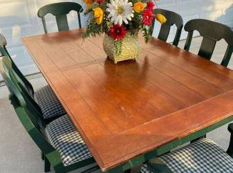 Freee Dining Room Table and Chairs (Lakeland)