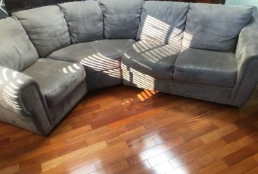 Free sectional couch from Jordan’s furniture. (Orlando)