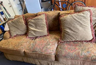 Free couch (Lake worth)