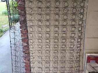 Old mattress spring set (Downtown Orlando – SODO)