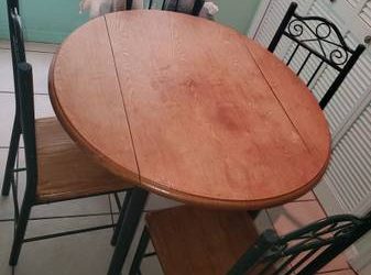 Free bedroom furniture wall unit kitchen table (Orlando)