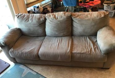 Free couch good condition (Fort Lauderdale)