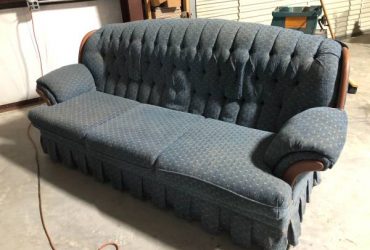 Used 3 cushion sofa -FREE! (Santa Fe)