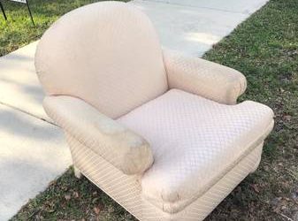 Curb alert: very comfortable chair (Boca Raton)