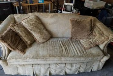 Couch – Fabric – no tears, good condition (Tampa)