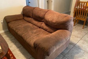 Nice full size couch (Orlando)