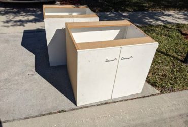 White cabinets – curbside – free (Oviedo)