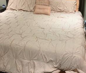 Free King Size bed (needs fixing) (Hollywood)
