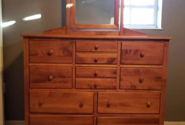 Dresser for free – Must take TODAY (near country walk off of SW 152nd st)