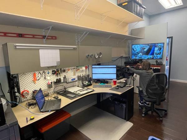 WORKSTATION  FREE – MUST BE REMOVED TODAY OR TOMORROW  (POMPANO BEACH)