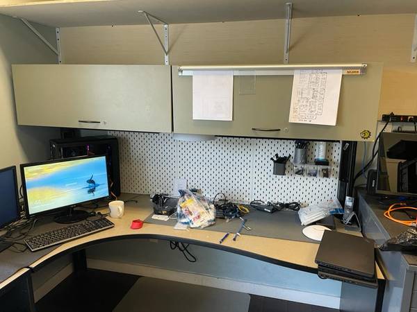 WORKSTATION  FREE – MUST BE REMOVED TODAY OR TOMORROW  (POMPANO BEACH)
