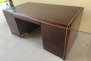 free office desk (Kissimmee)
