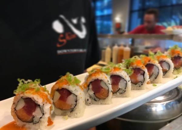Server Shin Sushi (Orlando)