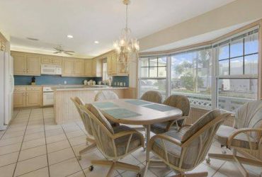 GONE: Nice Kitchen Table and Chairs (Jupiter)