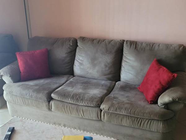FREE Kevin Charles Sleeper Sofa Couch – Needs Repair (Hollywood)