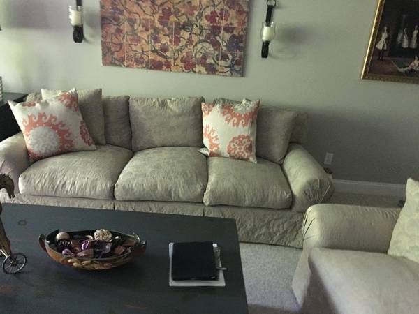 convertible couch (White Plains)