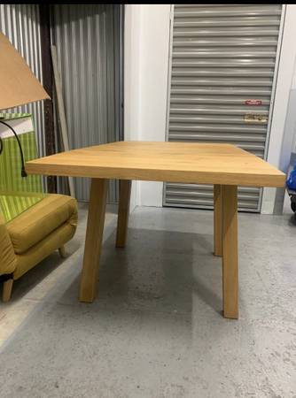 FREE TABLE AND CHAIR – STORAGE UNIT PICK UP (WILLIAMSBURG)