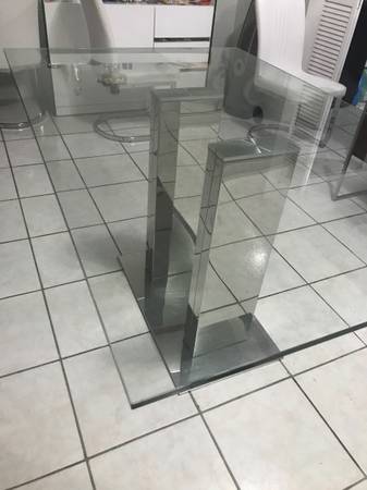 FREE GLASS TABLE (Kendall)