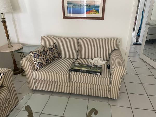 FREE Furniture – Must pickup (Boca Raton, Palmetto Park Road, East of I-95)