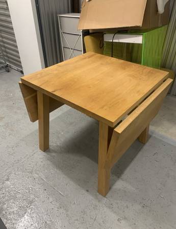 FREE TABLE AND CHAIR – STORAGE UNIT PICK UP (WILLIAMSBURG)