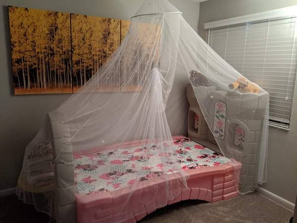 FREE Girls Princess Castle Bed (Hollywood)