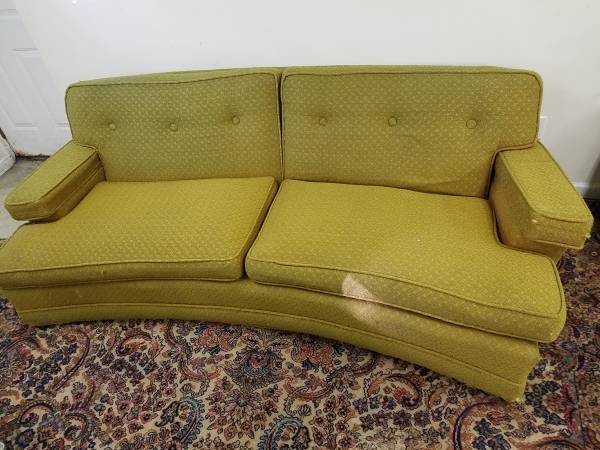 Retro sofa. (Mineola)