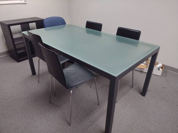 Free Dining Room table (College Park)