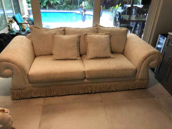 Beige Couch (Hollywood)