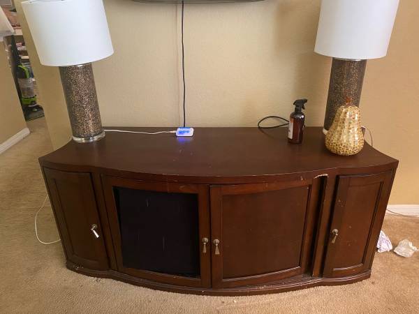 Free 5ft by 2ft tv stand fixer upper (Altamonte Springs)