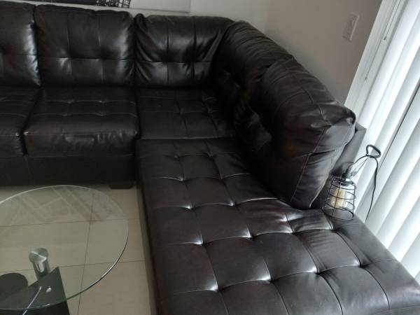 Free couch moving (Hialeah Gardens)