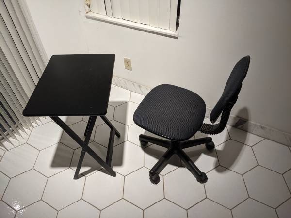 Free Table and Chair (POMPANO BEACH)