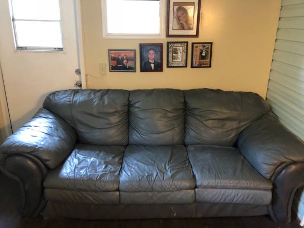 Free sofa (Groveland)