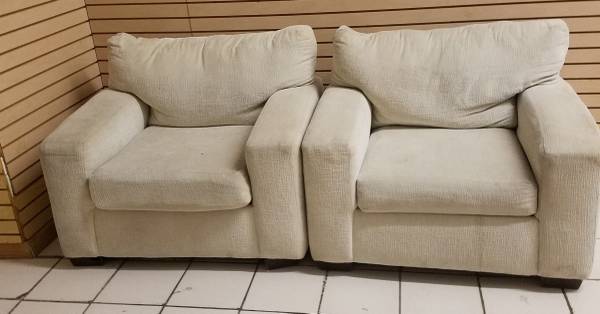 2 nice cream sofa chairs FREE FREE FREE (WYNWOOD)