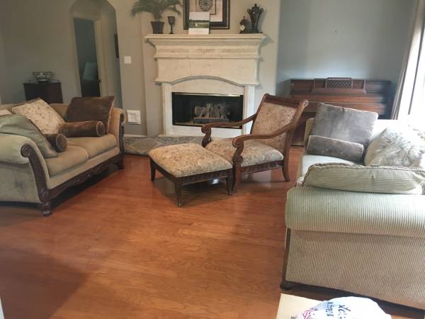 Living room set (Cypress)