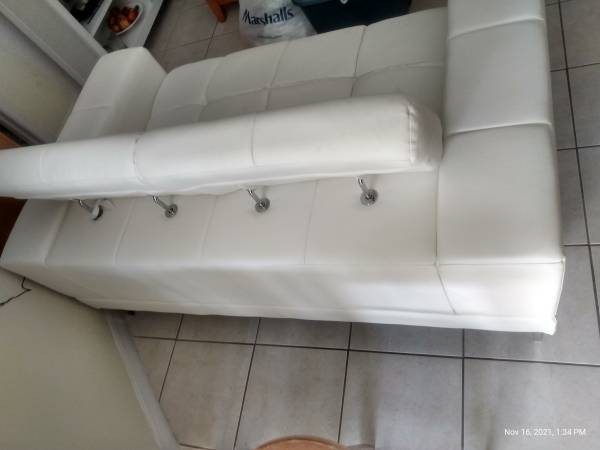 Sofas -leather-Good condition (sweetwater)