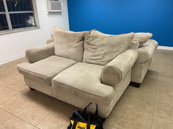 Free Free Couch (Hollywood)