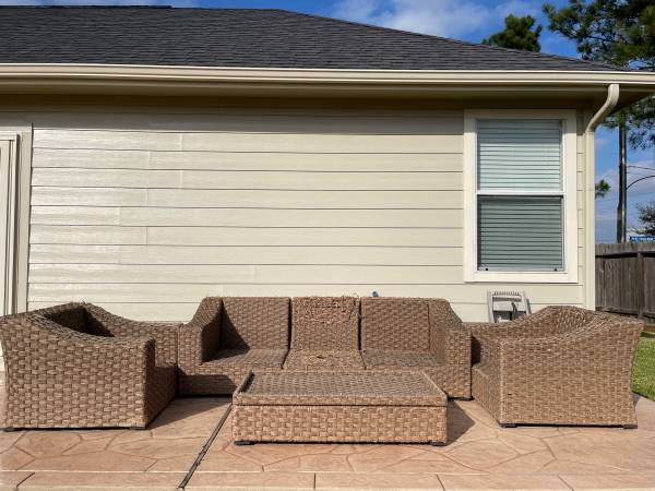 Free patio furniture (Katy, TX)