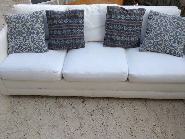 white couch need gone asap (west palm beach)