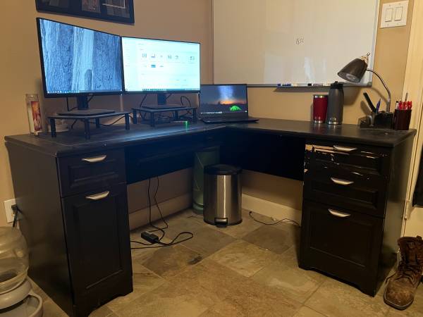 FREE L-Shaped Executive Desk and Chair (Houston)