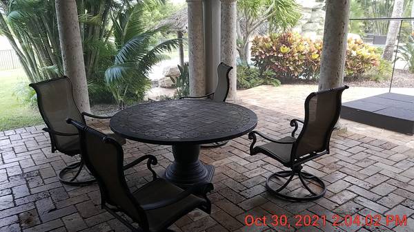 FREE FURNITURE if you pick up TODAY (Delray Beach)