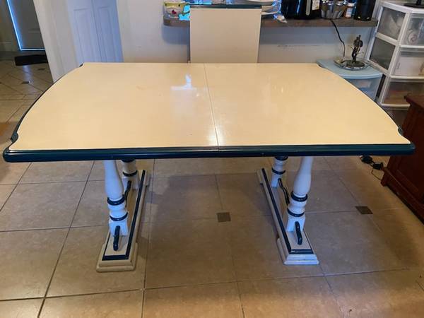 Table and four chairs FREE (Homestead)