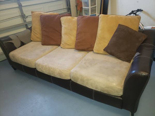 Rooms to go couch(as is) (Kissimmee)