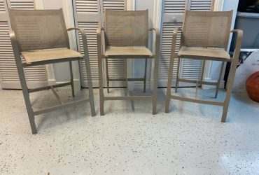 FREE – outdoor/patio chairs (Pinecrest)