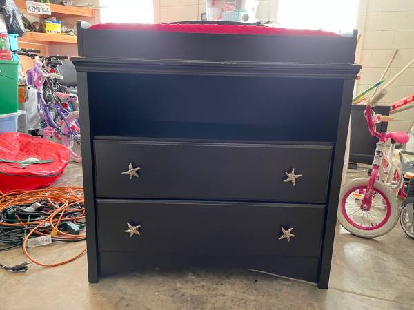 Free Dresser/Changing Table (Clermont)
