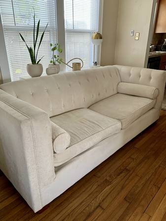 FREE Sofa (Austin)