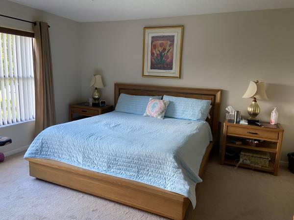 King Bed with excellent Stearns Foster deluxe mattress and box Springs (Jupiter)