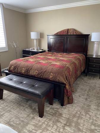 Wooden Bedframe and Headboard with Wood/Leather Bench (Fort Lauderdale)